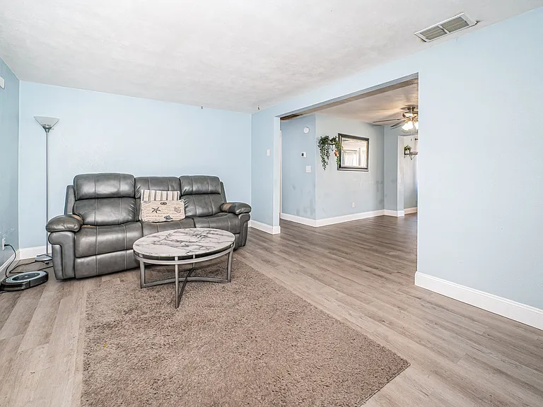 4424 Beacon Square Dr — Photo 8