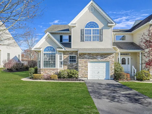 96 Manitou Trail #96, Kings Park, NY 11754