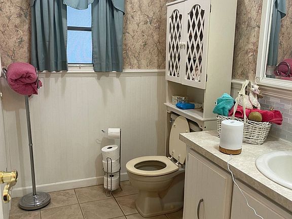 5th image of 3150 NE 36th Ave