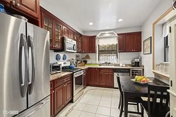 Rented by Bond New York | media 16