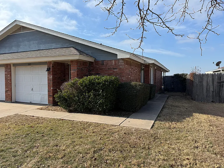 2425 Patriot Commons Rd — Photo 2