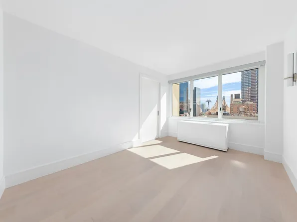 300 East 59th Street image 6 of 11