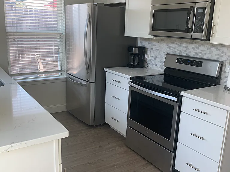 9946 Camfield Ave — Photo 3