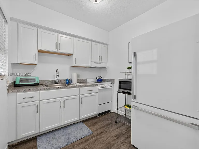 2508 Bay Dr #114 — Photo 7