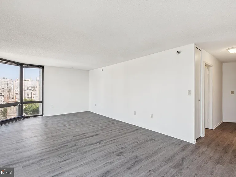 2020 Walnut St #21B — Photo 4