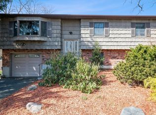 195 S Little Tor Rd, New City, NY 10956