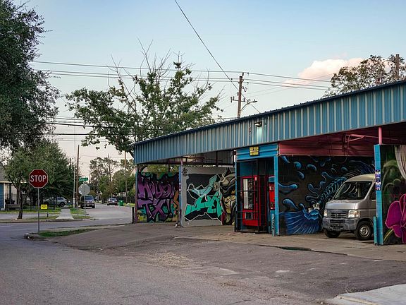4th image of 4400 Canal St
