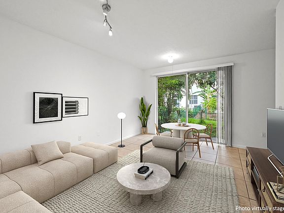 5th image of 304 N Palm Villas Way
