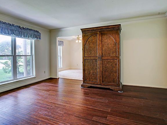 3rd image of 7926 Braesdale Ln