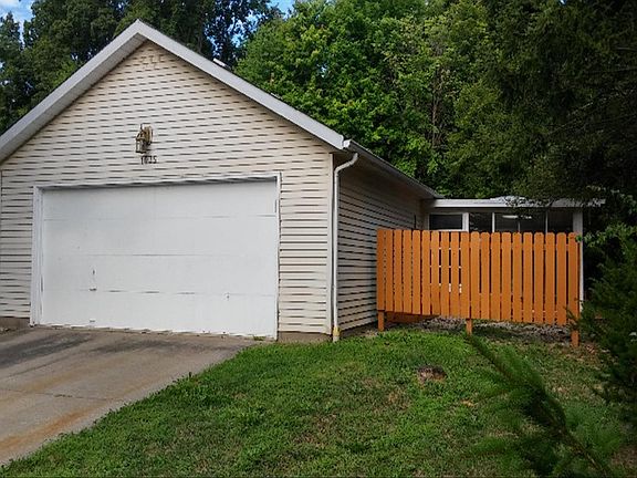 3rd image of 1035 Brimfield Dr