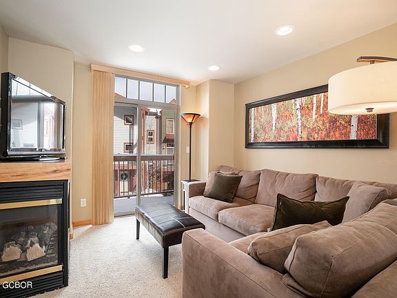 2nd image of 102 Wolf Park Ln