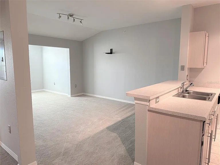 5475 Vineland Rd #8304 — Photo 7