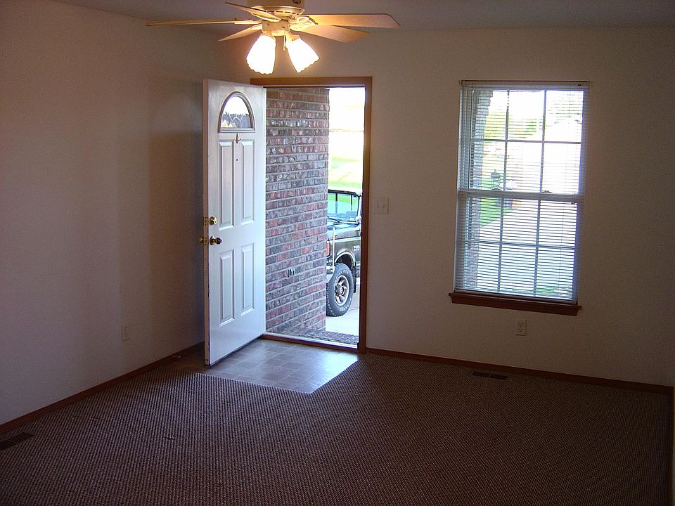 2nd image of 126 E Terrace Ct