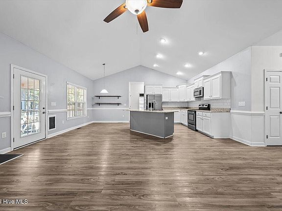 5th image of 730 W Baltimore Avenue