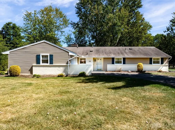 306 Monarch Rd, Dayton, OH 45458