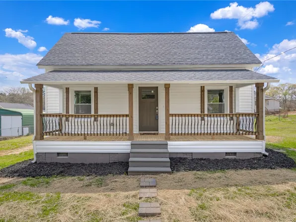 2 Allen St, Pelzer, SC 29669