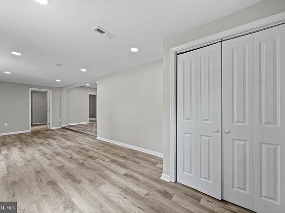 4th image of 27184 Cleveland St