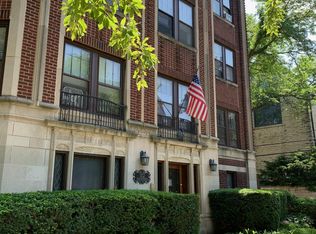 1112 Grove St APT 1B, Evanston, IL 60201