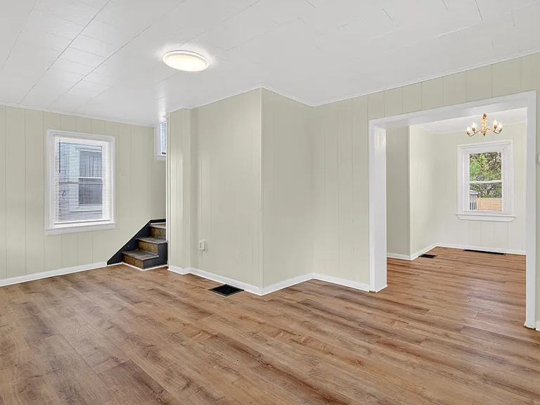 721 W Court St — Photo 6