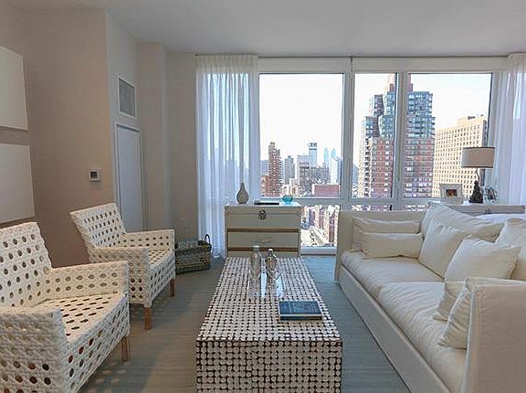 4th image of 160 W 62nd St APT 16B