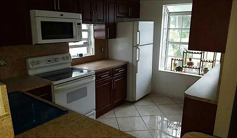 4674 Lakeside Cir — Photo 4