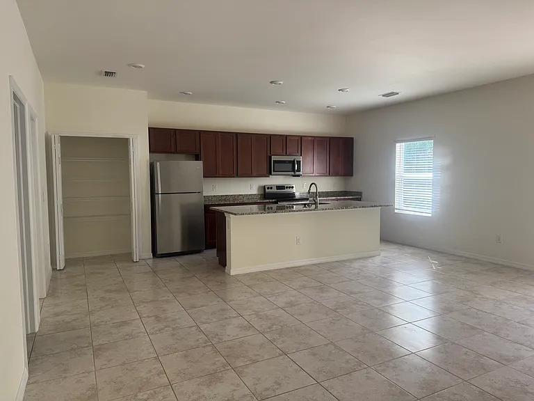 108 Boxwood Ln — Photo 6