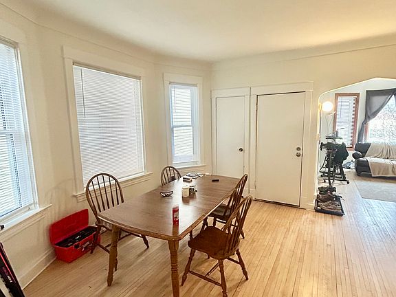 2nd image of 2811 W 3rd St #1