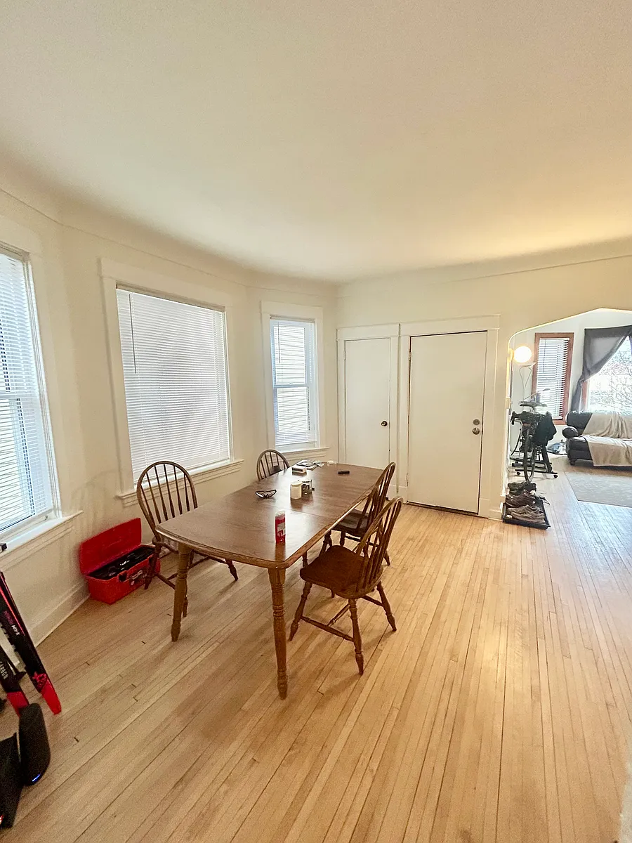 Building Photo - 2811 W 3rd St #1