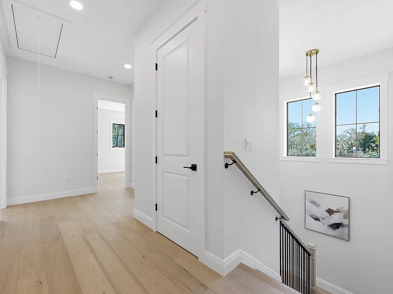 920 W Alfred St — Photo 10