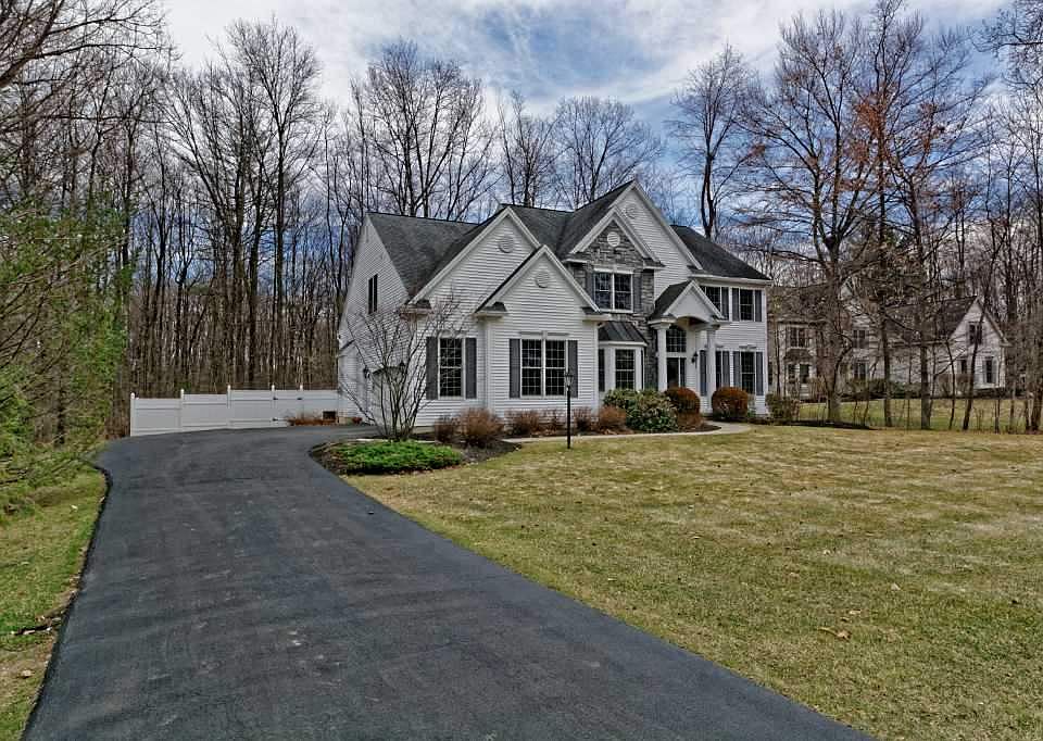 1st image of 2 Davenport Cir