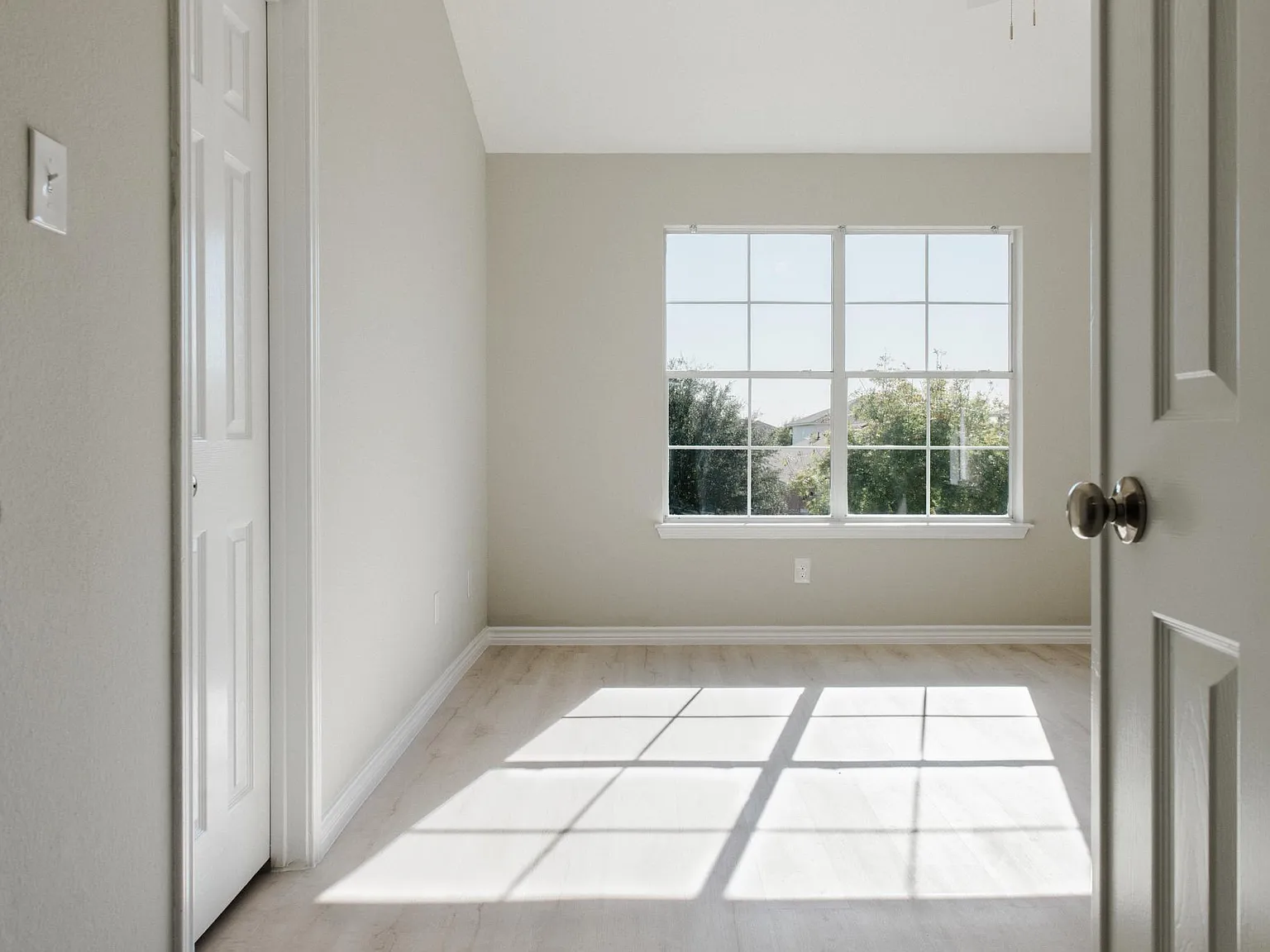 3 bed, 2.5 bath, 1422 sqft, $1,800 — Photo 2