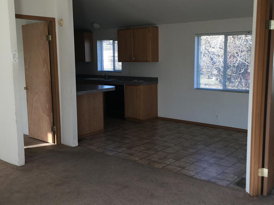 1st image of 119 SE Cedar Bend Dr