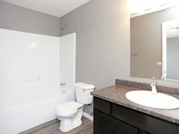 1701 E 63rd St #2, Sioux Falls, SD 57108