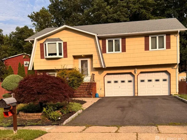 2 Jason Dr, North Brunswick, NJ 08902
