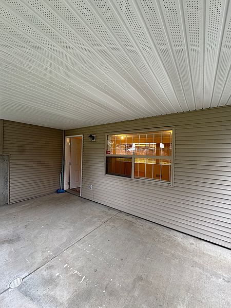 Coquitlam House for rent - 2 Bedrooms — photo 9