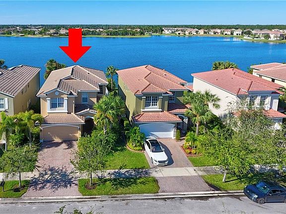 3rd image of 1015 NW Leonardo Cir