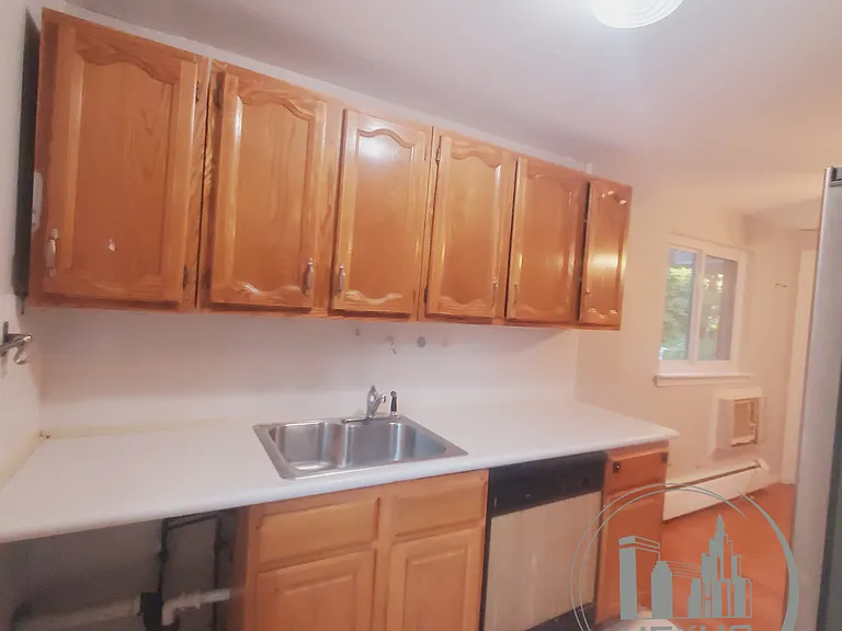 219 Bishop Dr — Photo 6