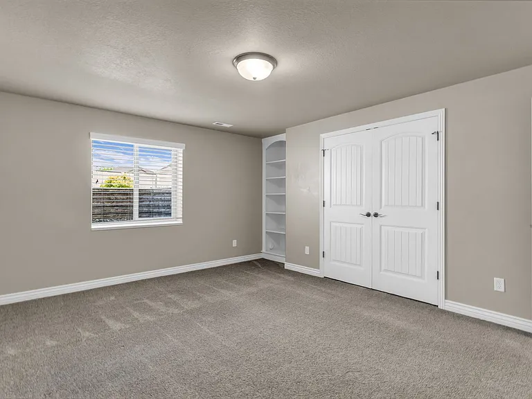 1377 S 4300 W — Photo 31