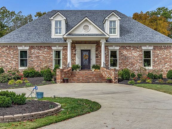 3rd image of 2240 Shannon Dr