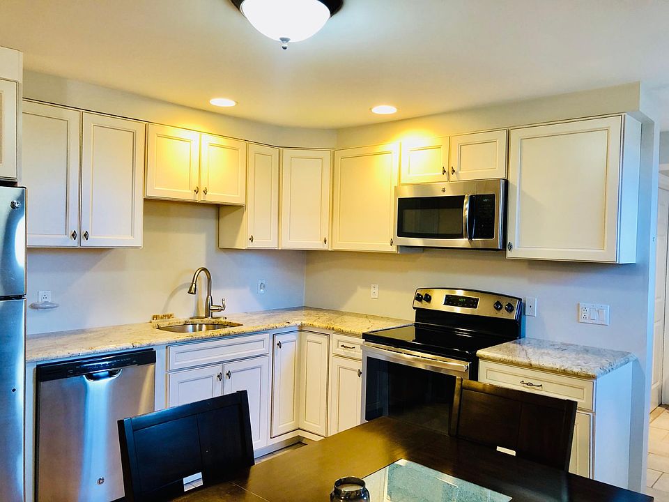 1st image of 25 Highview Pl #1