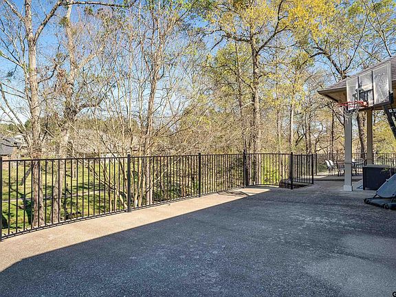 3rd image of 319 Rosebrook Cir