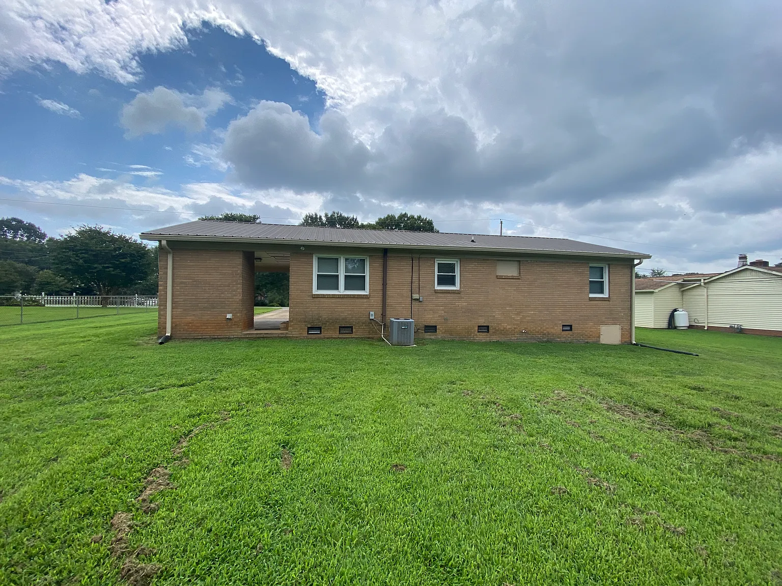1213 Ridgemont Ave — Photo 3