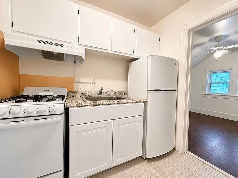 66 N Broadway #8 — Photo 3