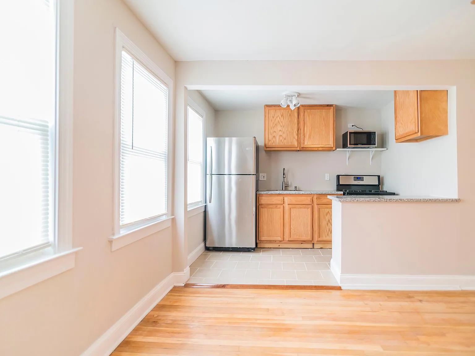 2 bed, 725 sqft, $1,295 — Photo 2