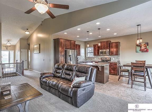 2nd image of 21426 Hampton Dr