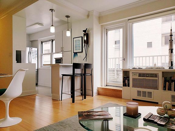 5th image of 153 E 57th St APT 20A