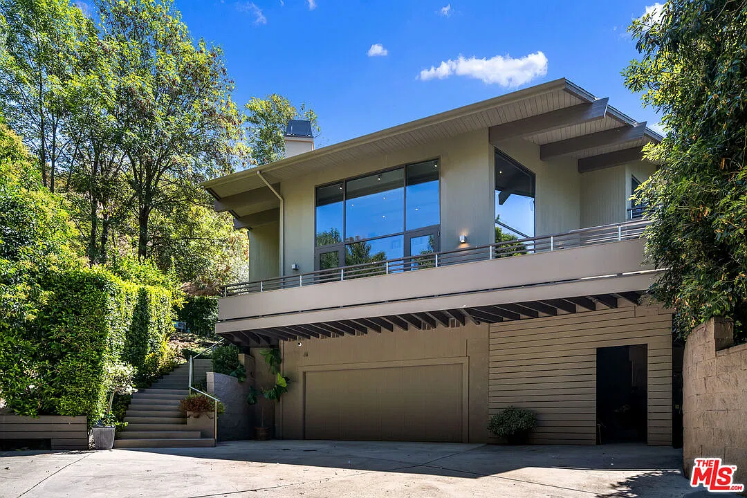 4 bed, 3.0 bath, 2943 sqft, $10,000 — Photo 1