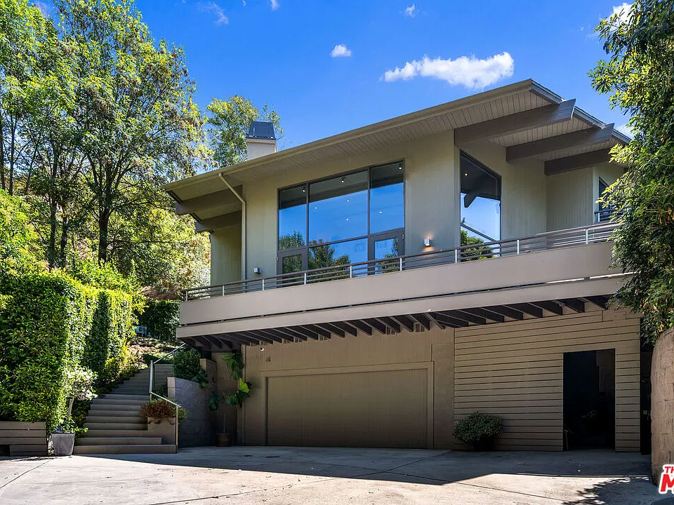 3386 Mandeville Canyon Rd