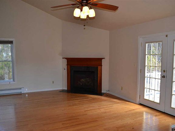 2nd image of 3 Salem Ct #D