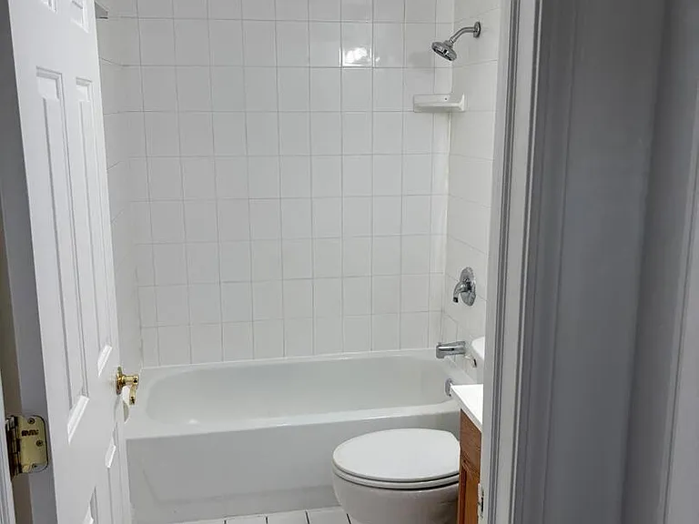 1900 W Knightsbridge Dr #1A — Photo 8